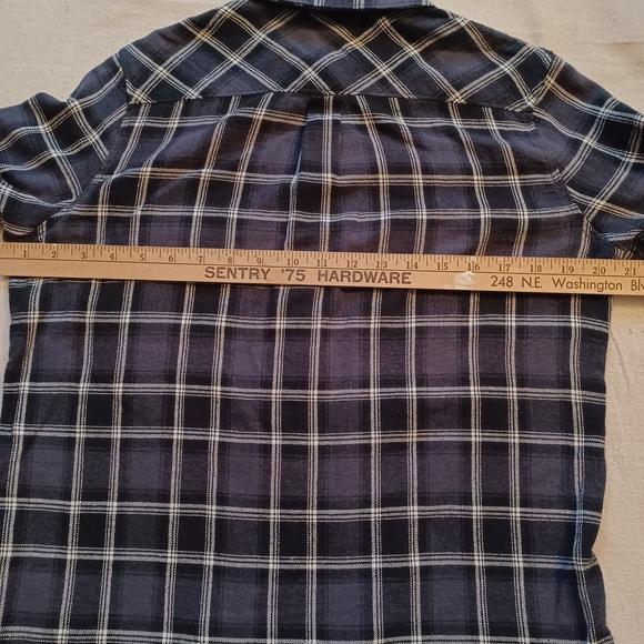 Woolrich Plaid Flannel Button Down Shirt Women's Size Medium - Picture 7 of 8